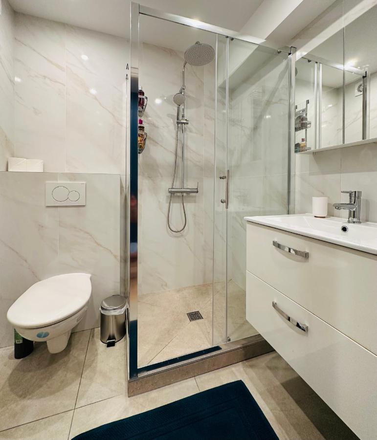 The Nice - 3 Rooms, 3Air Cond, 3Tv, 3Fans, 2 Wc, Wifi Everywhere 5Min Aeroport, Train, Beach, 1Min Tram, 15 Min Centre, Port, Parking Possible Eksteriør bilde